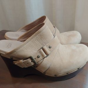 Ugg Australia Natalee Beige Clogs Size 9 excellent